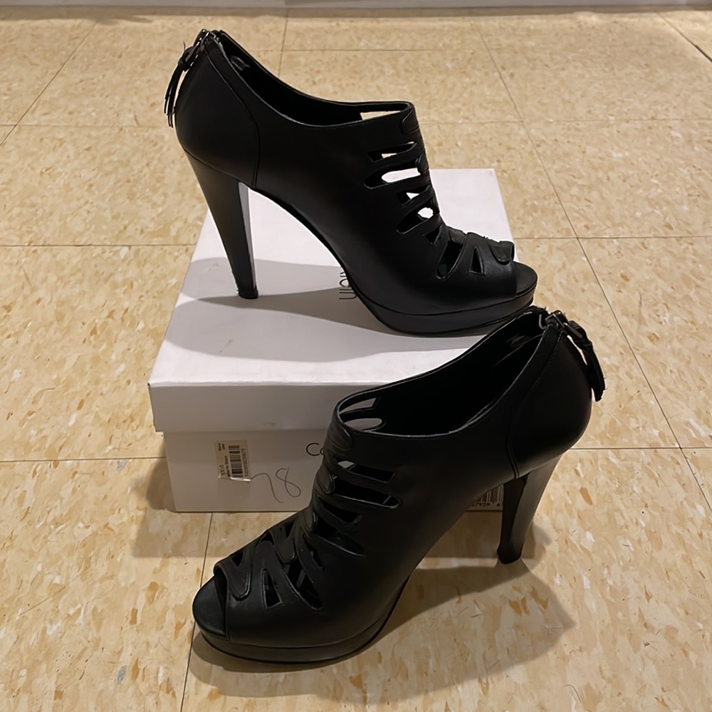 🪅SOLD🪅 Calvin Klein Peep Toe Platform Booties